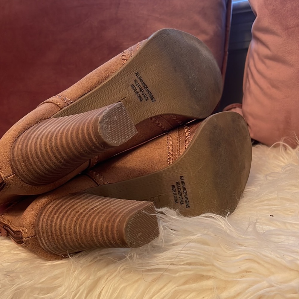 Tan open toe heels - Picture 3 of 3